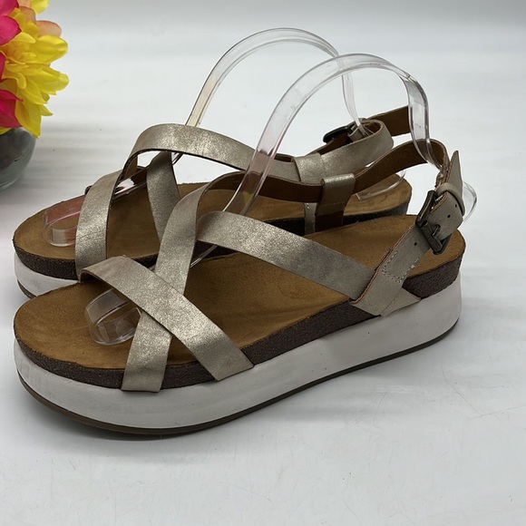 Crown Vintage Gold Strappy Platform Sandal Size 9.5. MCS2645A - Picture 3 of 7